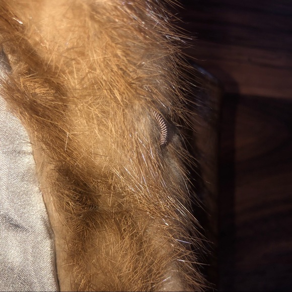 Real fur vest with leather sides pockets and clasp - Picture 6 of 9